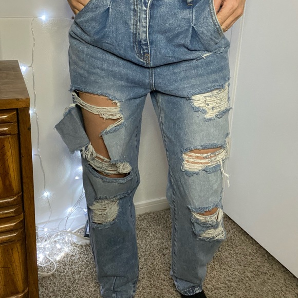 Distressed jeans - Picture 3 of 3